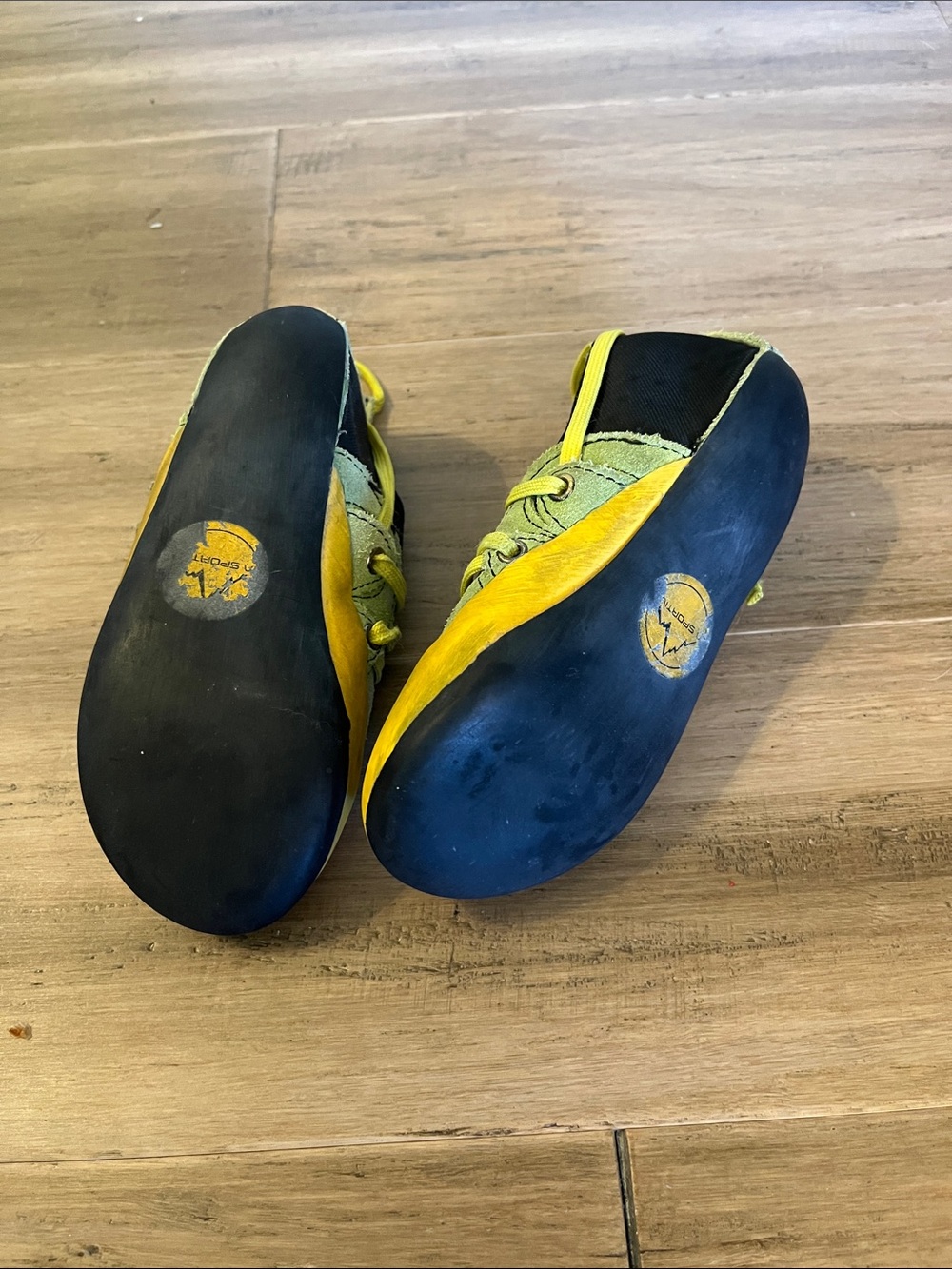 LA SPORTIVA STICKIT CLIMBING SHOES - 10-11 - Picture 3 of 7